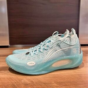 Way Of Wade Size 8 Mens/9.5 Womens Volleyball/Basketball Shoes